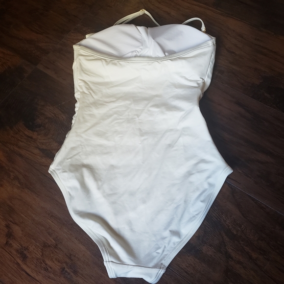 Carmen Marc Valvo 1PC Swimsuit - Picture 3 of 7